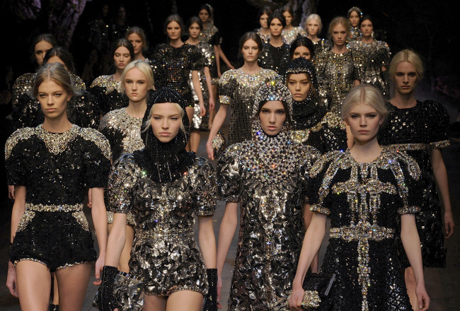 Models on parade at the end of the Dolce& Gabbana women’s fall-winter 2014-15 collection, part of the Milan Fashion Week in Italy on Sunday. AP-Yonhap