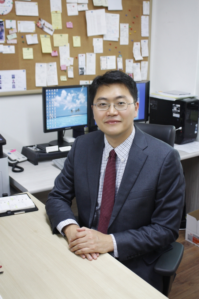 Jeong Chul, a tourism professor at Hanyang University and a member of its Smart Tourism Creative Human Resource Development Group