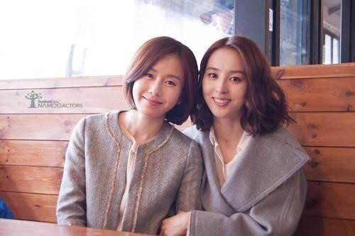 김지수(좌부터/양성윤/영화배우/탤런트),한혜진(탤런트/영화배우)
‘따뜻한 말 한마디’에서 열연했던 배우 김지수와 한혜진이 마지막 촬영 인증샷을 남겼다.