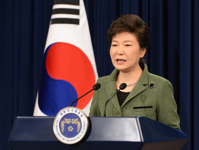 박근혜 대통령은 취임 1주년인 25일 오전 청와대 춘추관에서 경제혁신<br /> 3개년 계획 관련 대국민 담화문을 발표하고 있다.박현구 기자phko@heraldcorp.com 2014.02.25