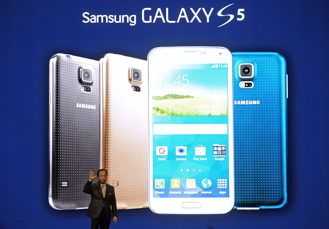 Samsung CEO J.K. Shin presents the new Samsung Galaxy S5 at the Mobile World Congress, the world's largest mobile phone trade show in Barcelona, Spain, Monday, Feb. 24, 2014. Highlights of the show included major product launches from Samsung and other phone makers, along with a keynote address by Facebook founder and chief executive Mark Zuckerberg. (AP)