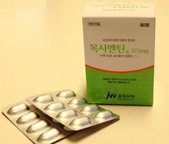 JW중외신약(대표 김진환)은 페니실린계 복합항생제 ‘목사멘틴정(375mgㆍ사진)’을 출시했다고 25일 밝혔다.
목사멘틴정은 페니실린계 항생제 아목시실린(Amoxicillin)과 클라블란산(Clavulanic acid)의 복합제로, 급ㆍ만성 기관지염을 비롯해 기관지 폐렴, 편도염, 부비동염, 중이염 등을 치료하는 약물이다.