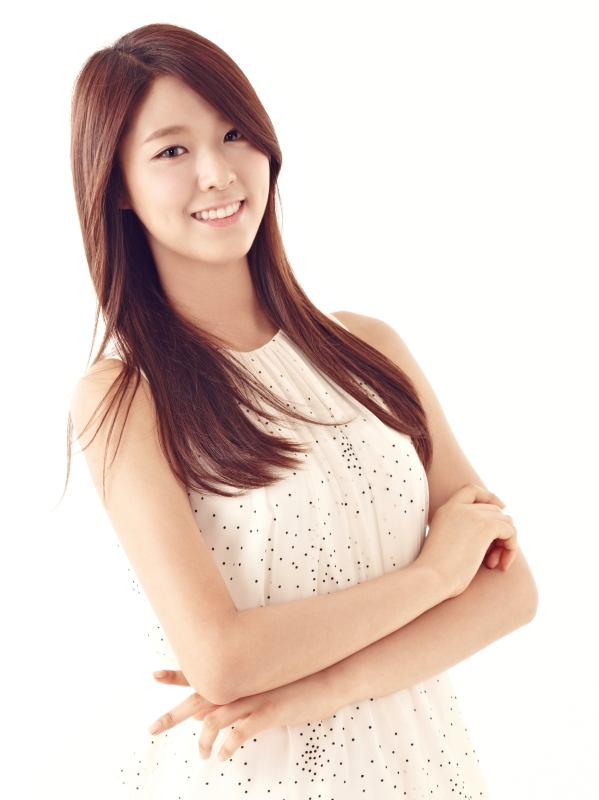 설현(김설현/가수/AOA/FNC엔터테인먼트)
걸그룹 AOA 멤버 설현이 다친 다리를 또 다쳐 활동을 전면 중단했다.