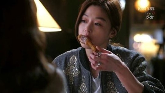 전지현(왕지현/영화배우)
SBS 수목극 ‘별에서 온 그대’가 중국에서 ‘치맥(치킨에 맥주)’을 유행시키고 있다.