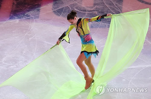 아델리나소트니코바(AdelinaSotnikova/스케이트선수)
While debate lingers over who deserved the gold in women’s figure skating at the Sochi Olympics, controversial gold medalist Adelina Sotnikova of Russia is creating new online buzz after she reportedly “liked” photos of South Korean figure skater Kim Yu-na on Facebook.