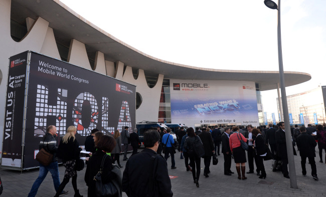 'GSMA 모바일 월드 콩그레스 2014'가 열리고 있는 스페인 바르셀로나 피라그란비아에서 25일(현지시간) 전시장 입구가 관람객으로 붐비고 있다.<br /><br />세계 최대 규모의 이동통신산업 전시회인 모바일 월드 콩그레스(MWC)는 27일까지 계속된다. 2014.2.25 사진공동취재단
'GSMA 모바일 월드 콩그레스 2014'가 열리고 있는 스페인 바르셀로나 피라그란비아에서 25일(현지시간) 전시장 입구가 관람객으로 붐비고 있다.
세계 최대 규모의 이동통신산업 전시회인 모바일 월드 콩그레스(MWC)는 27일까지 계속된다. 2014.2.25 사진공동취재단
'GSMA 모바일 월드 콩그레스 2014'가 열리고 있는 스페인 바르셀로나 피라그란비아에서 25일(현지시간) 전시장 입구가 관람객으로 붐비고 있다.
세계 최대 규모의 이동통신산업 전시회인 모바일 월드 콩그레스(MWC)는 27일까지 계속된다. 2014.2.25 사진공동취재단
'GSMA 모바일 월드 콩그레스 2014'가 열리고 있는 스페인 바르셀로나 피라그란비아에서 25일(현지시간) 전시장 입구가 관람객으로 붐비고 있다.
세계 최대 규모의 이동통신산업 전시회인 모바일 월드 콩그레스(MWC)는 27일까지 계속된다. 2014.2.25 사진공동취재단
'GSMA 모바일 월드 콩그레스 2014'가 열리고 있는 스페인 바르셀로나 피라그란비아에서 25일(현지시간) 전시장 입구가 관람객으로 붐비고 있다.
세계 최대 규모의 이동통신산업 전시회인 모바일 월드 콩그레스(MWC)는 27일까지 계속된다. 2014.2.25 사진공동취재단