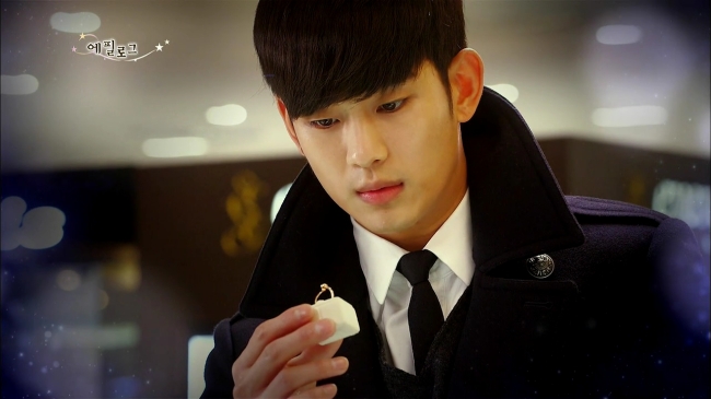 김수현(탤런트/영화배우)
드디어 천송이가 프로포즈를 받았다. 20일 방영된 SBS 드라마 ‘별에서 온 그대’ 19회에서는 도민준(김수현 분)은 순간이동으로 천송이(전지현 분)를 구한 후 두 사람만 있는 섬으로 떠났다.
[사진=SBS '별에서 온 그대' 캡쳐]