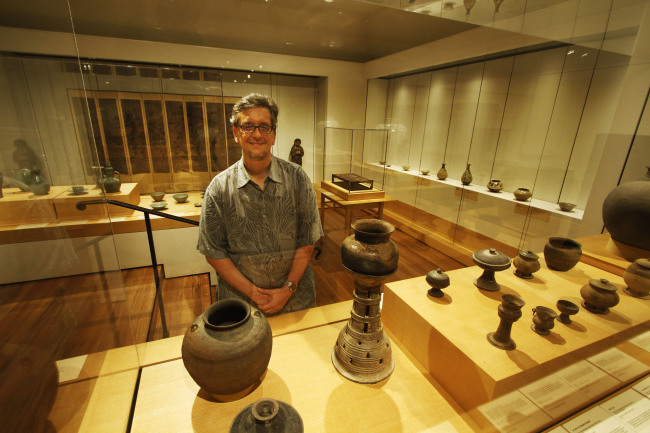 Shawn Eichmann, curator of Asian art for the Honolulu Museum of Art in Hawaii.   AP-Yonhap