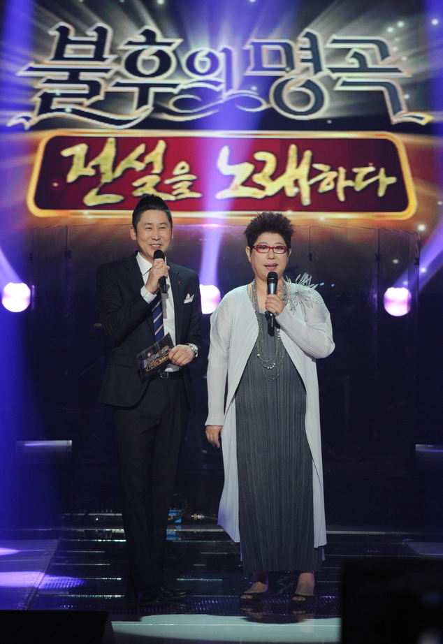 신동엽(좌부터/MC/개그맨),양희은(가수)
예능과 드라마 작가의 중국 진출이 한류의 새로운 원동력으로 떠올랐다. 전 세계 대중문화 시장이 주목하는 ‘가능성의 보고’ 중국에서 한국 작가들의 활약이 시작된 덕분이다.