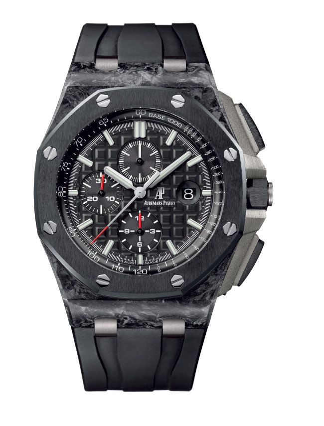 오데마피게 ‘로얄 오크 오프쇼어 크로노그래프’(Royal Oak Offshore Chronograph)는 시계 페이스에 최초로 8각형을 도입한 옥타곤(Octagon) 형태로 오데마 피게만의 특별한 기술로 8개의 스크류만으로 고정해 그 어떤 충격에서도 분해 되지 않는 강점을 갖고 있다.