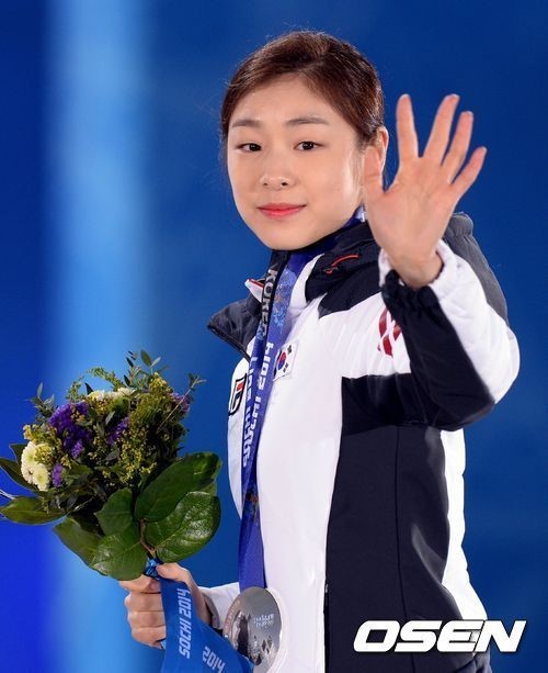 김연아(스케이트선수)
미국의 피겨 칼럼니스트 제시 헬름스가 야후스포츠를 통해 김연아의 소치올림픽 은메달 판정은 명백한 사기극이라며 ‘피겨스케이팅은 죽었다’고 표현했다.