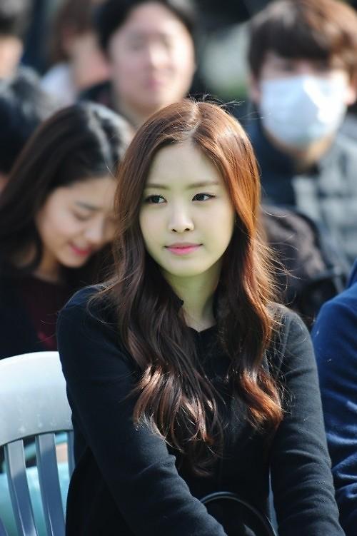 손나은(가수/에이핑크)
걸그룹 에이핑크의 손나은이 동국대학고 2014 새내기가 됐다.