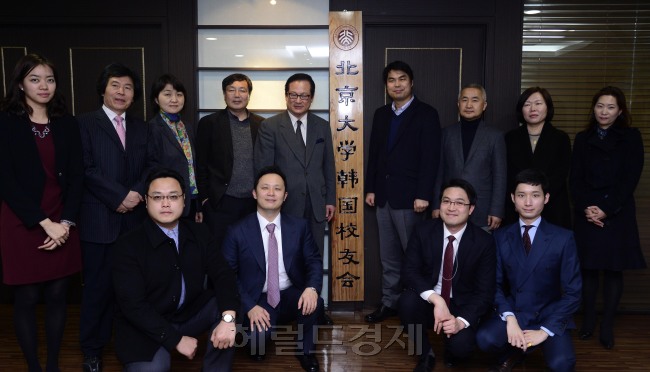 김만기 북경대 한국교우회 회장. 박해묵 기자/mook@heraldcorp.com
김만기 북경대 한국교우회 회장. 박해묵 기자/mook@heraldcorp.com
김만기 북경대 한국교우회 회장. 박해묵 기자/mook@heraldcorp.com