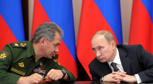 Russian President Vladimir Putin (right) and Defense Minister Sergei Shoigu attend a meeting while visiting the airborne troops school in Ryazan, Moscow. President Vladimir Putin on Wednesday ordered massive exercises involving most of its military units in western Russia amid tensions in Ukraine.   AP-Yonhap