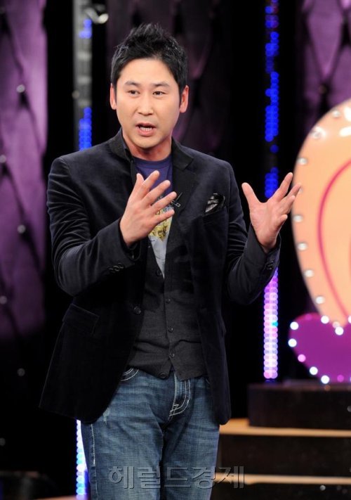 신동엽(MC/개그맨)
지난 설특집 프로그램중 크게 호평받았던 KBS ’밥상의 신‘의 정규편성이 확정됐다.