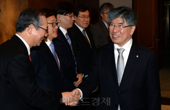 28일 오전 서울 남대문로 한국은행에서 김중수 총재 주재로 경제동향 간담회가 열리고 있다./안훈 기자 rosedale@ 2014.02.28
28일 오전 서울 남대문로 한국은행에서 김중수 총재 주재로 경제동향 간담회가 열리고 있다./안훈 기자 rosedale@ 2014.02.28