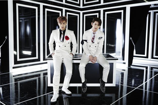 유노윤호(좌부터/정윤호/가수/탤런트/동방신기),최강창민(심창민/가수/탤런트/동방신기)
동방신기가 후속곡 ‘수리수리’로 다시 방송활동을 시작한다.