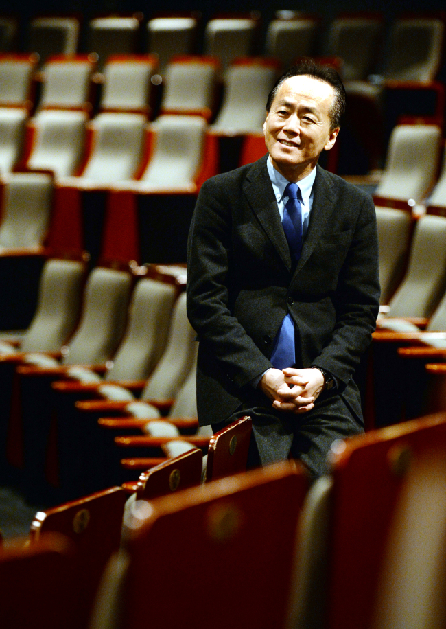 금난새(지휘자/음악감독/유라시안필하모닉오케스트라최고경영자CEO음악감독/인천시립예술단예술감독상임지휘자/창원대학교석좌교수)
Classical musicians often yearn to conduct a big-name orchestra to become a maestro. But that was not goal of renowned Korean conductor Gum Nanse.