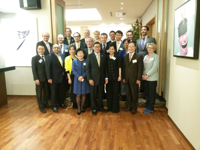 Indonesian Ambassador to South Korea John Prasetio (fourth from right) and his wife Alexandra (third from right) pose for a group photo with participants of Corea Image and Communication Institute’s CQ Forum 17, as well as with graduates of past forums, at the Indonesian ambassador’s residence in Seoul on Tuesday.   Philip Iglauer/The Korea Herald