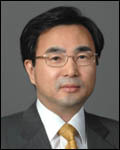 차한성(대법관/대법원대법관)
“국민의 거울에 비친 법관의 모습이 무엇인지를 늘 고민하고 자신의 몸가짐을 항상 경계해야 한다.”
