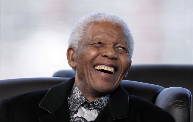 넬슨만델라(NelsonMandela/전국제기관단체인/전정치인)
<YONHAP PHOTO-0247> FILE - In this, Saturday, May 9, 2009 file photo, South Africa's former President Nelson Mandela smiles as newly appointed President Jacob Zuma makes his speech during his Inauguration in Pretoria, South Africa. The families of two women who have sought to be recognized as children of Nelson Mandela have contacted the executors of the will of the anti-apartheid leader, but are not seeking money, a lawyer said Monday, Feb. 10, 2014. (AP Photo/Themba Hadebe, Pool, File)/2014-02-11 02:24:41/ <저작권자 ⓒ 1980-2014 ㈜연합뉴스. 무단 전재 재배포 금지.>
Nelson Mandela.   AP-Yonhap