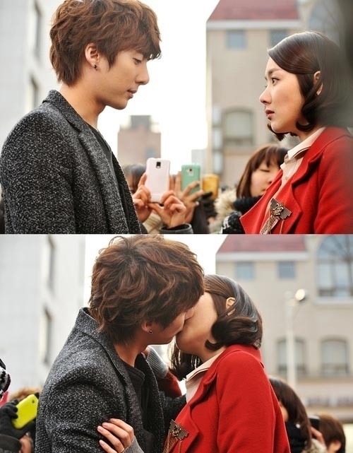 김형준(좌부터/가수/탤런트/SS501),소이현(조우정/탤런트/영화배우)
배우 소이현과 김형준이 열애설에 휩싸인 가운데 두 사람이 함께 출연한 드라마 ‘자체발광 그녀’가 화제다.