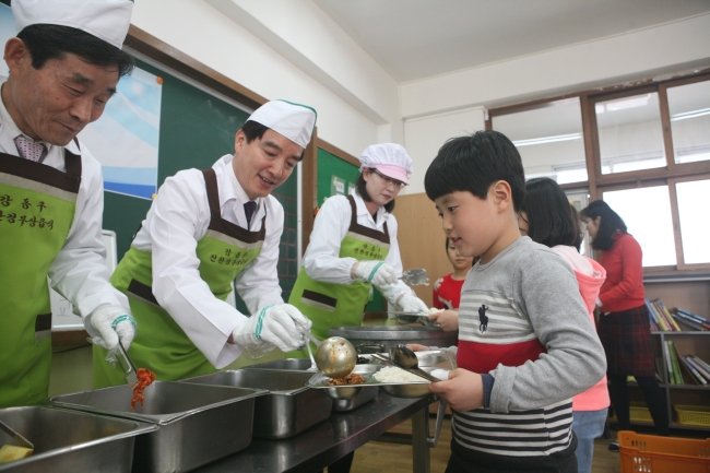 원조 친환경무상급식 구청장 배식봉사