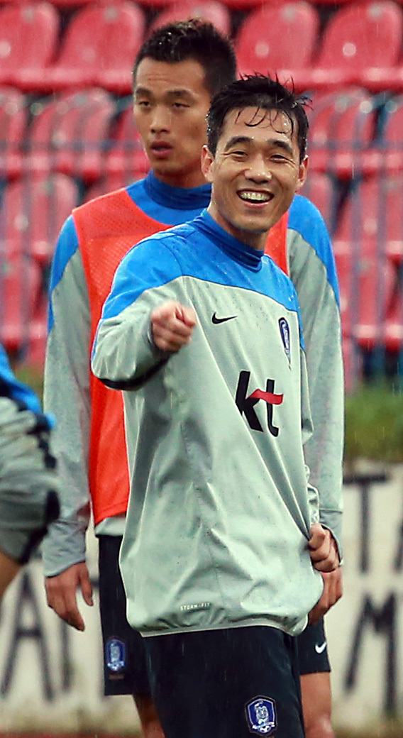 Korea forward Park Chu-young takes part in a practice session in Greece on Monday.   Yonhap