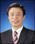 김범일(대구시장/대구광역시시장)
국민권익위원회와 대구지방검찰청은 김범일(64·사진) 대구시장이 임기 중 업무추진비를 부당사용했다는 본지 보도<2014년 1월 9일 11면 참조>와 관련해 본격적인 조사에 나섰다.