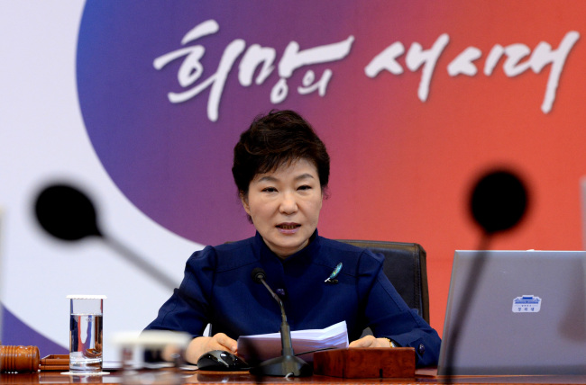 President Park Geun-hye speaks during a Cabinet meeting at Cheong Wa Dae in Seoul on Tuesday.   Park Hyun-koo/The Korea Herald