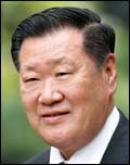 정몽구(기업인/현대기아자동차그룹대표이사회장)
정몽구<사진> 현대ㆍ기아자동차그룹 회장이 지난해 10월에 이어 5개월 만에 다시 유럽 출장에 나섰다.