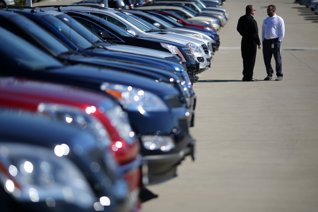 A salesman speaks to a customer at a dealership in Lexington, Kentucky.   Bloomberg