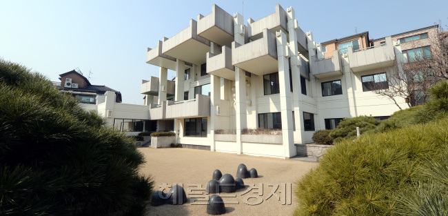 서울 종로구 원서동 LG상남도서관./ 안훈 기자 rosedale@ 2014.03.03
서울 종로구 원서동 LG상남도서관./ 안훈 기자 rosedale@ 2014.03.03
서울 종로구 원서동 LG상남도서관./ 안훈 기자 rosedale@ 2014.03.03