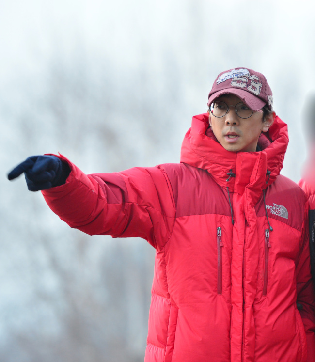 유호진(PD/KBS프로듀서)
신입 PD들의 반란에 ‘좌초 위기’에 놓였던 예능 프로그램이 살아나고 있다. 두 사람을 주목할 만하다. KBS2 ‘1박2일’의 유호진 PD와 SBS ‘정글의 법칙’의 김진호 PD다.