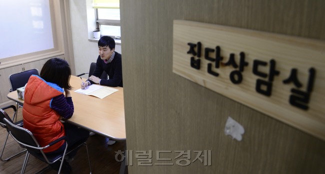 청소년 폭력 상담. 박해묵 기자/mook@heraldcorp.com
청소년 폭력 상담. 박해묵 기자/mook@heraldcorp.com
청소년 폭력 상담. 박해묵 기자/mook@heraldcorp.com