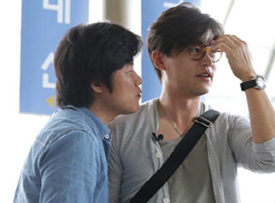 나영석(좌부터/PD/CJE&M프로듀서),이서진(탤런트/영화배우)
오는 7일 첫방송되는 ‘꽃보다 할배’ 스페인 편의 나영석 PD가 짐꾼 이서진을 여행예능에 최적화된 사람이라고 말했다.