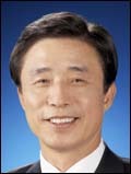 김범일(대구시장/대구광역시시장)
김범일(64ㆍ사진) 대구시장 임기 중 업무추진비 부당사용 확인을 위해 5∼7일 대구시를 방문하는 국민권익위원회가 대구시 공무원 선거개입 건에 대해서도 사실관계 확인에 나섰다.