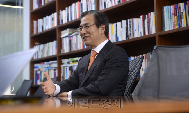 김효준 BMW 사장. 박해묵 기자/mook@heraldcorp.com
김효준 BMW 사장. 박해묵 기자/mook@heraldcorp.com
김효준 BMW 사장. 박해묵 기자/mook@heraldcorp.com