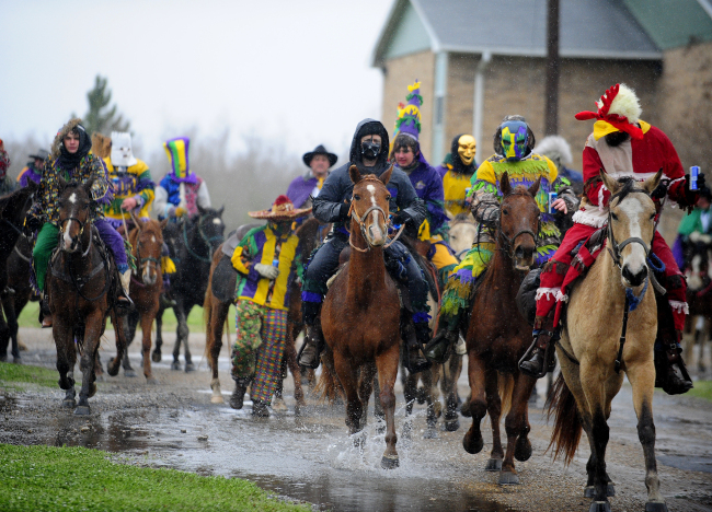 Costumed runners ride in the Courir de Mardi Gras in Mamou, Louisiana, Tuesday.   AP-Yonhap