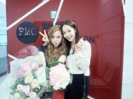제시카(좌부터/정수연/가수/뮤지컬배우/소녀시대),박민영(탤런트/영화배우)
배우 박민영과 소녀시대 제시카의 인증샷이 화제다.