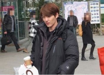 김우빈(김현중/모델/탤런트)
배우 김우빈이 MBC ‘사남일녀’ 촬영을 위해 춘천을 방문한 모습이 포착돼 눈길을 끌었다.