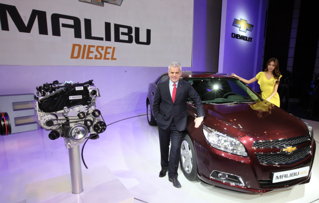 GM Korea president and CEO Sergio Rocha poses in front of the new Chevrolet Malibu diesel model at a Seoul hotel on Thursday.   Yonhap