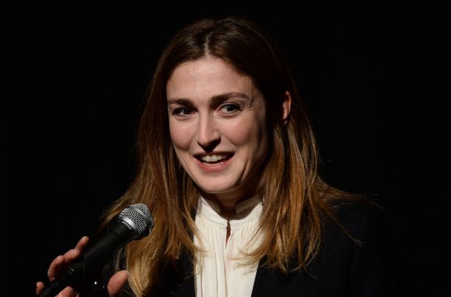 <YONHAP PHOTO-0404> French actress Julie Gayet presents a documentary "Cineast(e)" she co-directed, during a show at the French Institute Alliance Francaise (FIAF) in New York, March 8, 2014. Gayet introduced the documentary she co-directed with Mathieu Brusson about exploring the role of women in film from the perspective of French women directors. AFP PHOTO/Emmanuel Dunand../2014-03-09 10:50:16/ <저작권자 ⓒ 1980-2014 ㈜연합뉴스. 무단 전재 재배포 금지.>
French actress Julie Gayet.   AFP-Yonhap