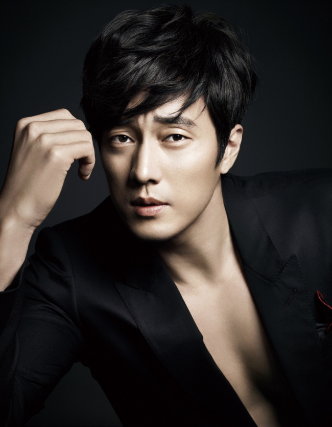 소지섭(탤런트/영화배우)
LG생활건강은 간편하게 한 번만 발라도 스킨, 에센스, 크림 3단계를 모두 체험할 수 있는 신개념 올인원 남성화장품 ‘보닌 원 플루이드’를 출시했다.