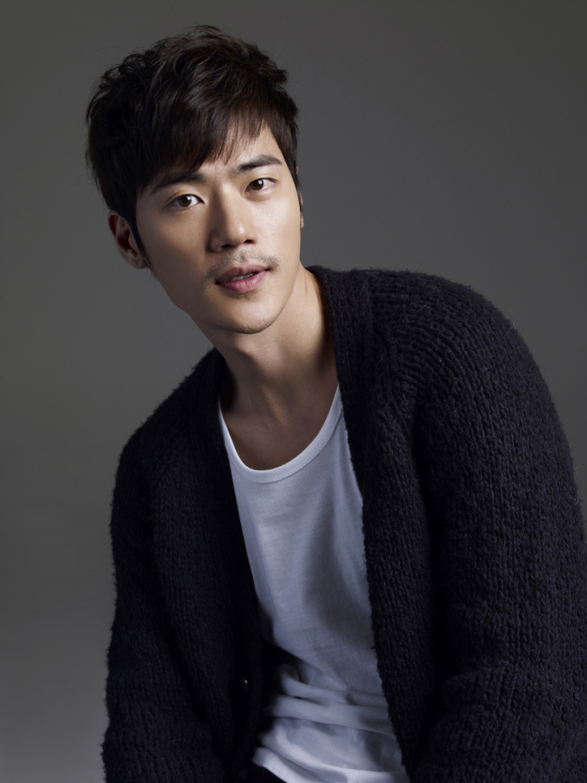 김강우(탤런트/영화배우)
배우 김강우가 KBS 2TV 새 수목드라마 ‘골든크로스’의 타이틀롤을 맡아 2년 만에 안방을 찾는다.