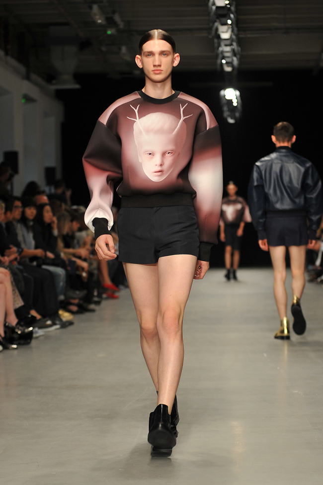 준지 2014 SS 파리컬렉션 스웨트 셔츠 착용 이미지 [사진제공=삼성에버랜드패션부문