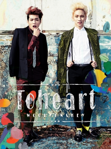 샤이니 키(본명 김기범·23)와 인피니트 우현(본명 남우현·23)의 유닛 ‘투하트(Toheart)’가 10일 정오 첫 번째 미니 앨범을 공개했다.
투하트의 첫 번째 미니앨범 ‘더 퍼스트 미니앨범(The 1st Mini Album)’은 80년대 빈티지 스타일로 우현과 키처럼 인피니트와 샤이니의 스태프가 뭉친 콜라보레이션 앨범으로 화제를 모으고 있다.