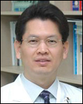 김준범(의사/교수)
서울특별시 어린이병원 소아청소년과 의사 김준범<사진>연구팀이 점액세균을 이용한 동물실험으로부터 대표적인 신경질환인 파킨슨병의 새로운 치료물질을 찾아내는데 성공했다.