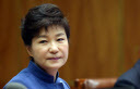 박근혜(대통령/대한민국대통령)
박근혜 대통령은 10일 “쓸데없는 규제는 우리가 쳐부술 원수, 제거하지 않으면 우리 몸이 죽는다는 암덩어리로 생각하고 겉핥기식이 아니라 확확 들어내는 데에 모든 역량을 집중했으면 한다”고 밝혔다.