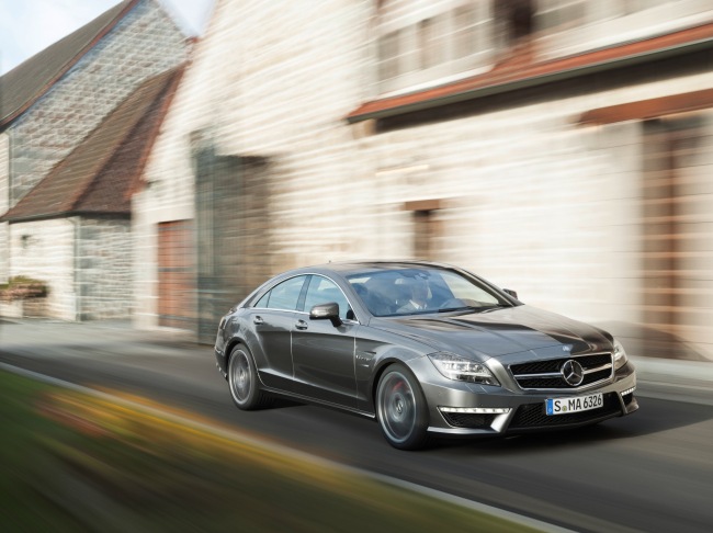 메르세데스 벤츠 코리아가 상시 사륜구동 시스템인 AMG 모델 전용 4매틱을 탑재한 ‘더 뉴 CLS 63 AMG 4매틱’과 ‘더 뉴 CLS 63 AMG S 4매틱’ 모델을 국내 시장에 출시한다고 11일 밝혔다.